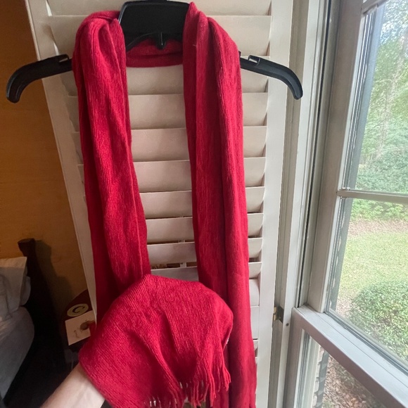 Calvin Klein Red Scarf - Picture 1 of 2
